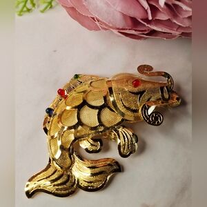 Vintage 80s Gold Tone Fish Brooch with Colorful Gems